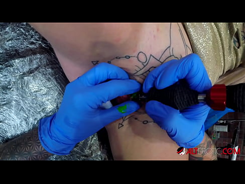 ❤️ Ekstremt tatoveret hottie Sully Savage fik en tatovering på sin klitoris ️❌ Porn video at da.xxxomg.ru ☑