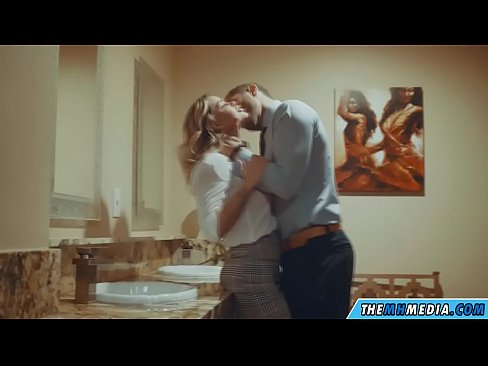 ❤️ Når en barmfagre blondine forfører dig på et offentligt toilet ️❌ Porn video at da.xxxomg.ru ☑